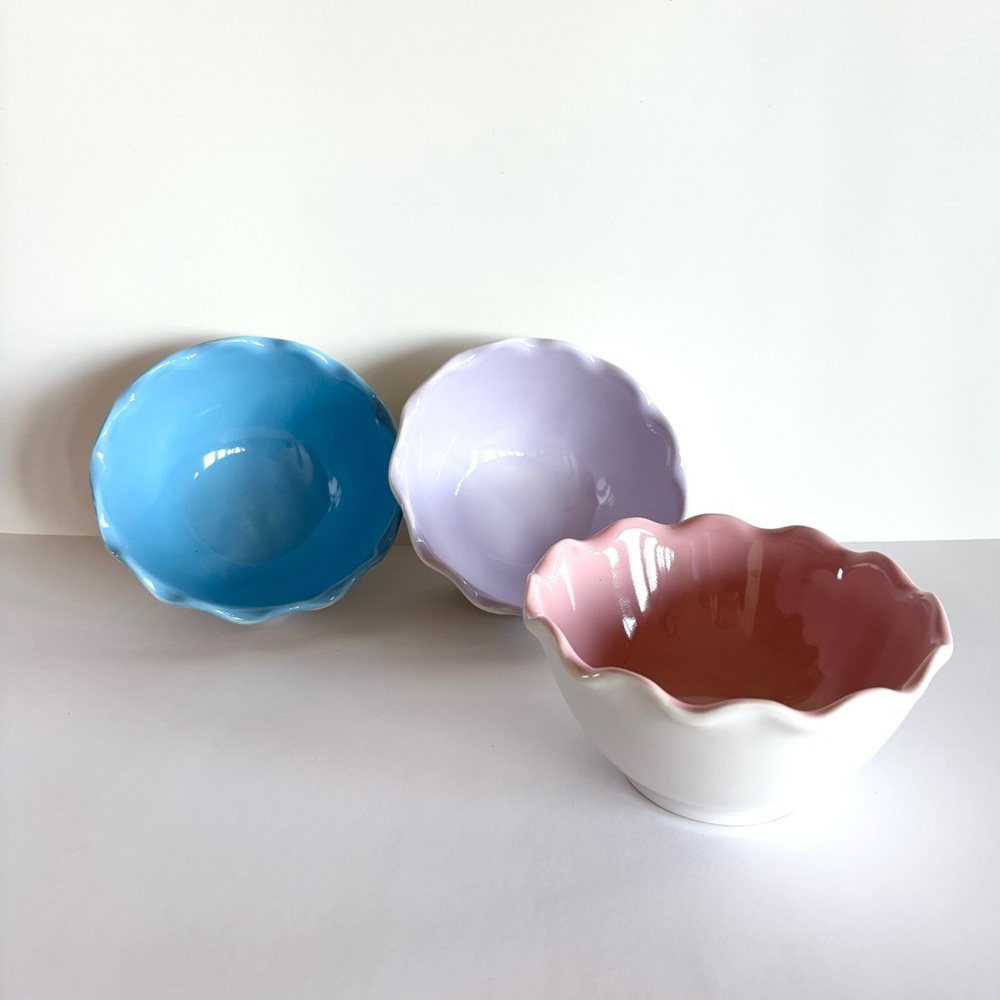 NWOT Set of Three Scalloped Bowls in Pink, Blue, and Lavender Easter Ice Cream